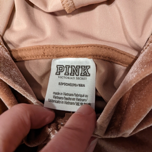 Velvet Tracksuit in Shimmering Brown - Picture 12 of 12